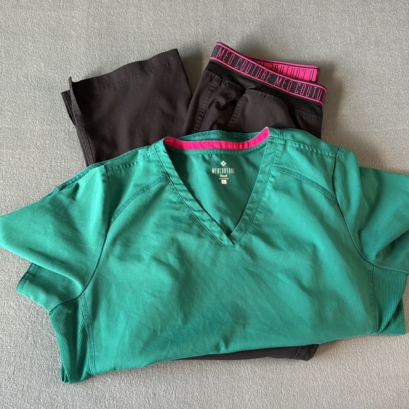 Med Couture Teal Green V-Neck Scrub Top and black pants set size Large - Picture 1 of 16